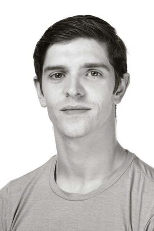 Matthew Knight as Zeremonienmeister