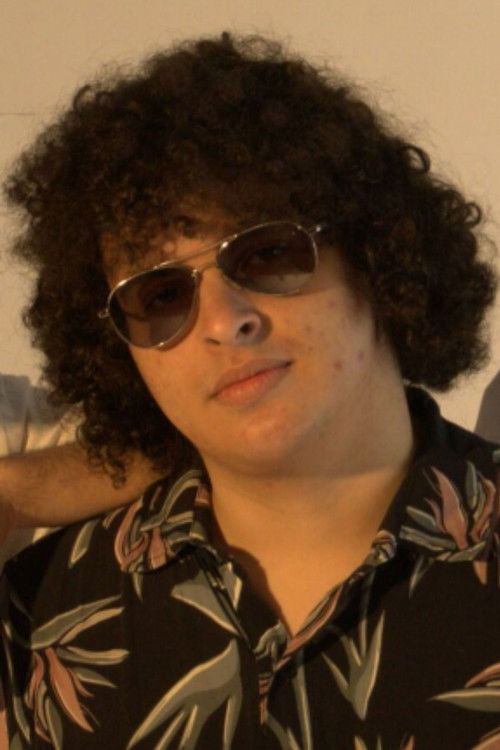 Gustavo Silvério as Liam Macquoid