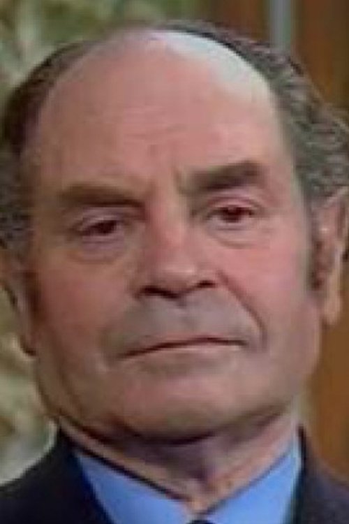 Lucien Frégis as Le garagiste