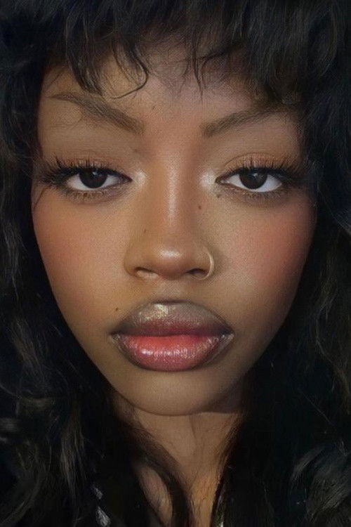 Yasmine Neya as Miss Castagne