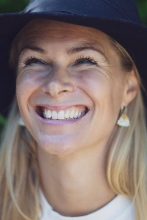 Bolette Schrøder as Linda Dyrvig