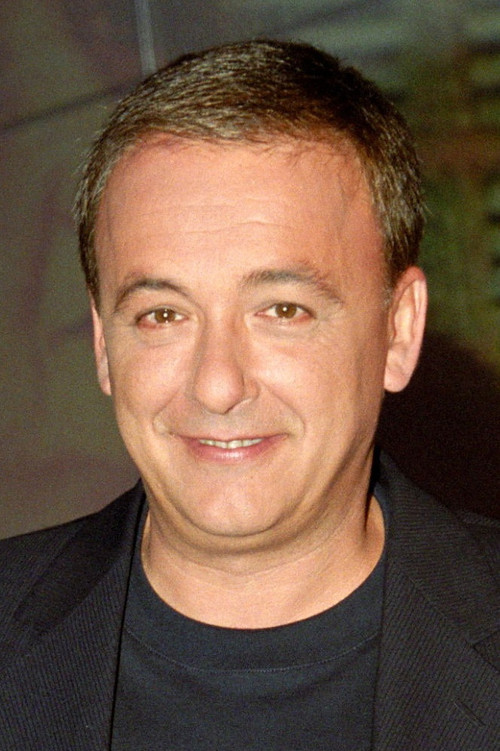 Andreas Mikroutsikos as παρουσιαστής