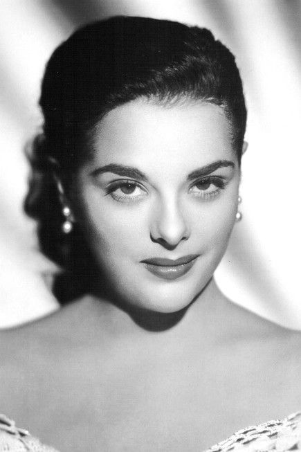 Yvette Duguay as Starfire (as Yvette Dugay)