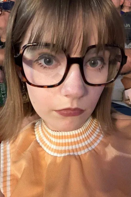 Ily Dunlap as Oscar's Announcer (voice)