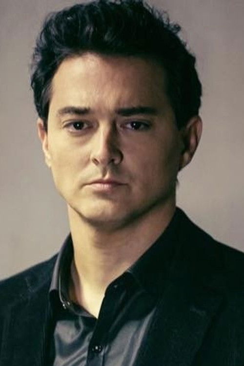 Joaquín Ortega as Falcon