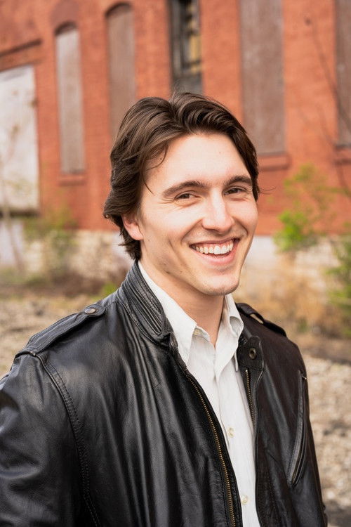 Jackson McKeever as Sam