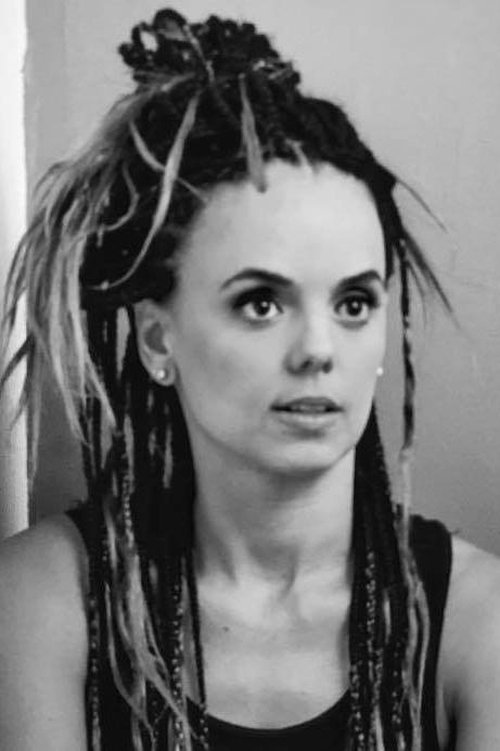 Aline Guimarães as Sandra