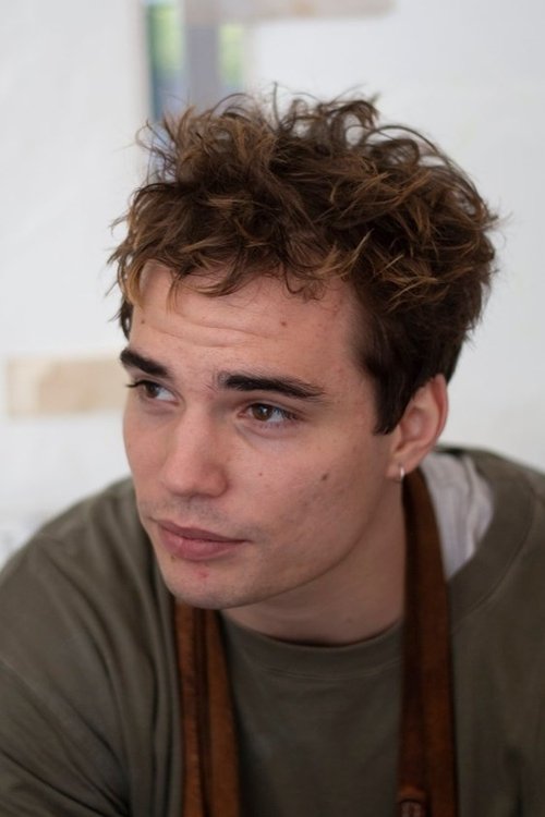 Benett Vilmányi as Ádám