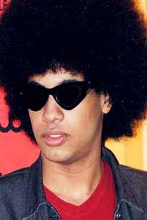 Davi Almeida as Silas, O Aprendiz de Projeção