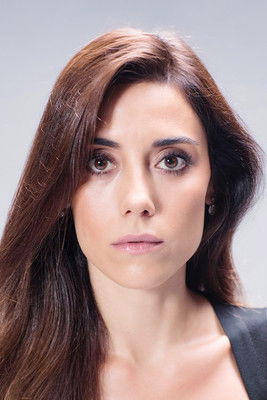 Cansu Dere as Eyşan Tezcan Atay