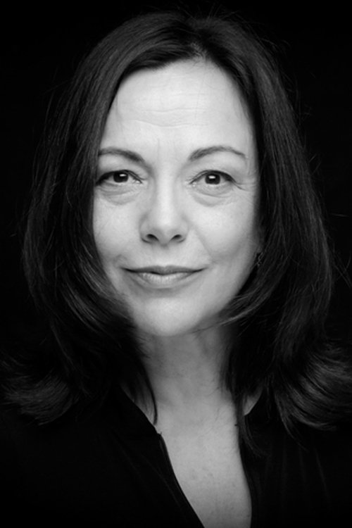 Lluïsa Castell as Remei Cases