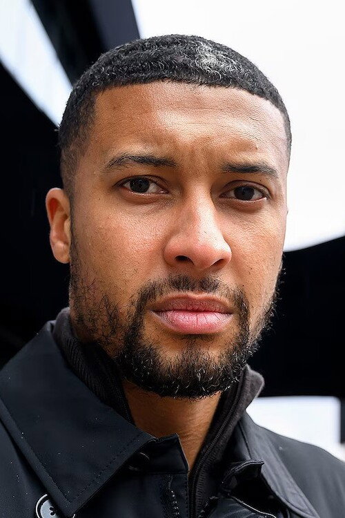 Gianni Zuiverloon as 