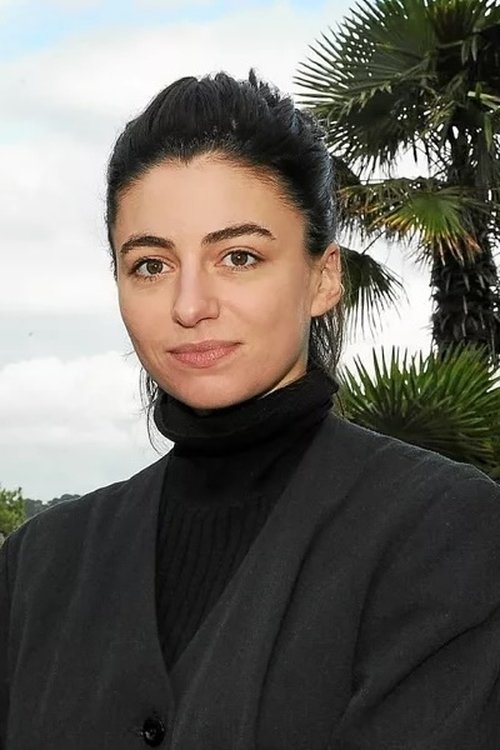 Alba Gaïa Bellugi as Jeanne 'Gina' Ferrara