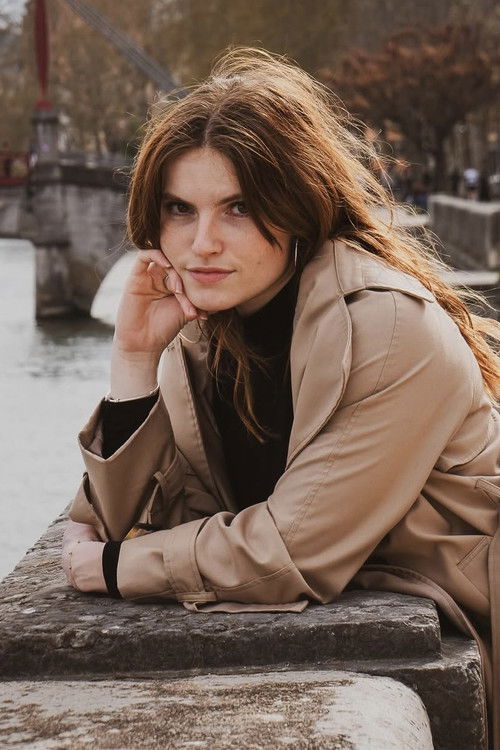 Loreen dupont as Alice