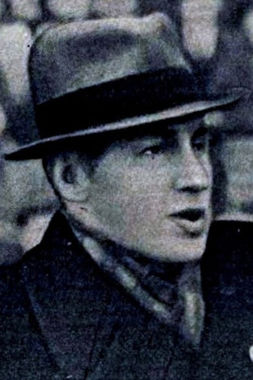 Vadim Sinyavsky as Radio commentator (voice)