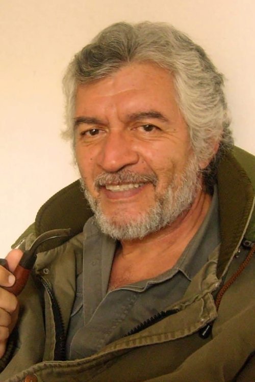 Bernardo Ezeta as Narrador.