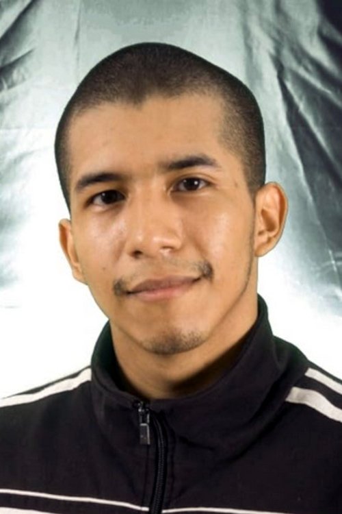 Emmanuel Manzanares as Roberto Aguilar