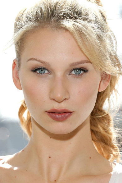 Brianne Cordaro as Cassie Knox