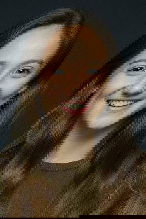 Paulina Bernini Víquez as Young Woman