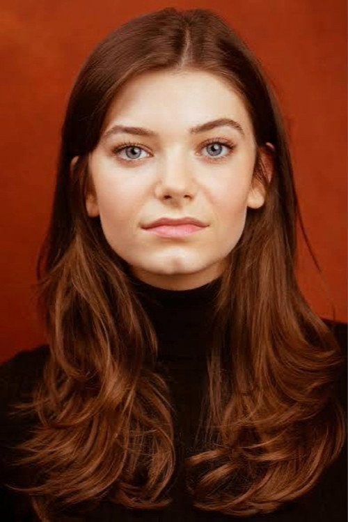 Leisa Gwenllian as Effi