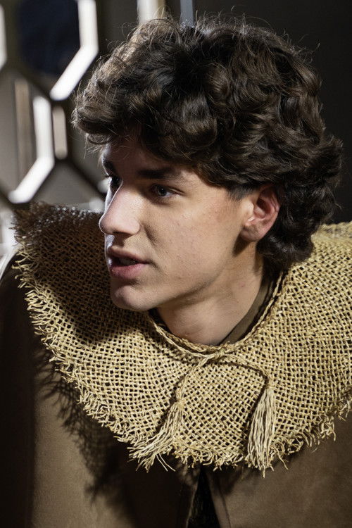 Angus Albinati as Tom