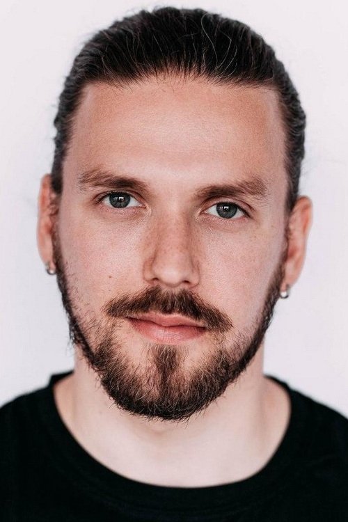 Valeriy Velichko as Alexandre Dumas Jr.