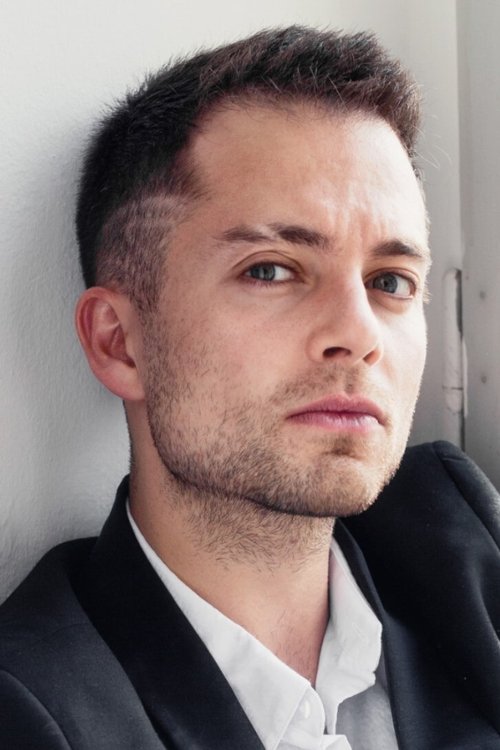 Max Hegewald as Lukas