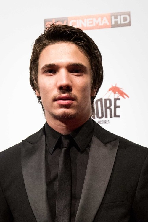 Roberto Gudese as Flavio