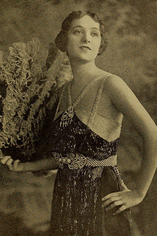 Aimee Dalmores as Ida Larpent