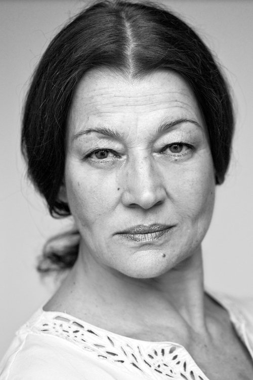 Imola Gáspár as Innkeeper