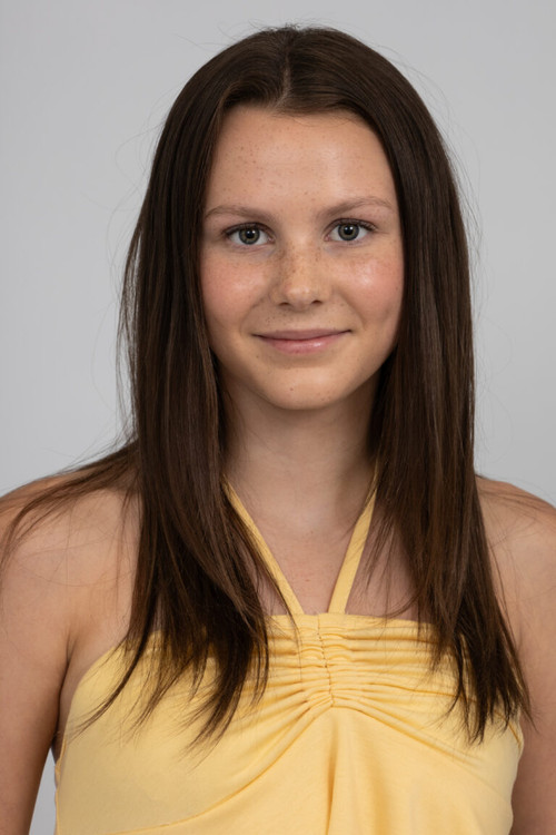 Lovisa Samuelsson as Alice