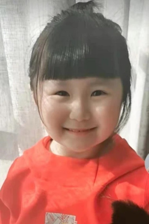 Dong Ruoxi as Jia Xiaoling's Childhood