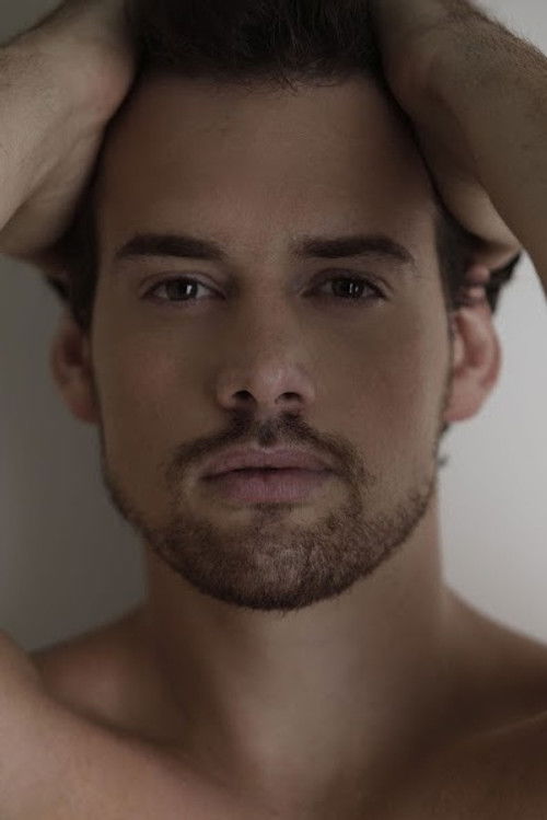 Alexandre Scaquette as Médico