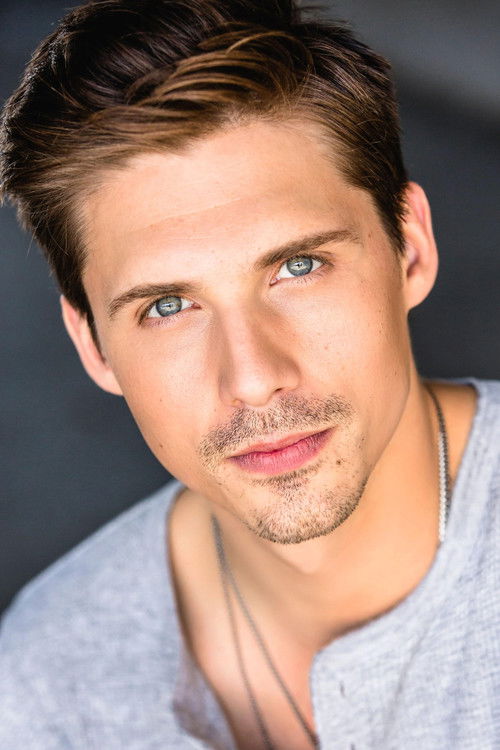 Liam C. Johnson as Jasper Hale