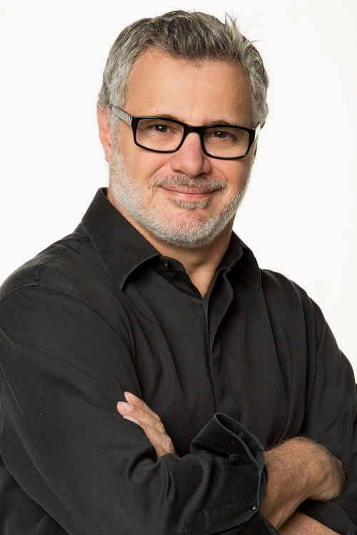 Tadeu Aguiar as Rodrigo