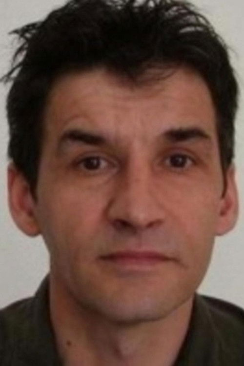 Csaba Czene as Köpcös