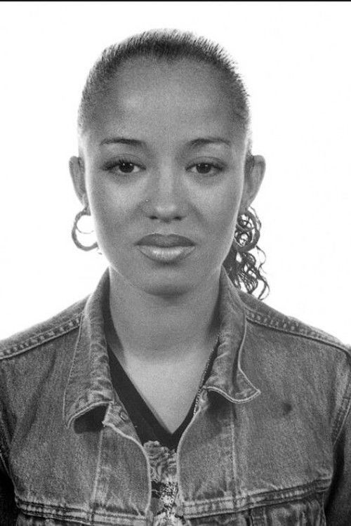 Lynda Benahouda as Samia