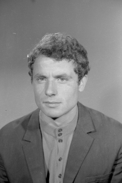 Pëllumb Dërvishi as Komisari