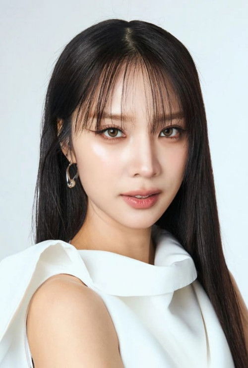 Ployshompoo Supasap as Nim