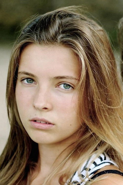 Nova-Louna Castano as Danseuse