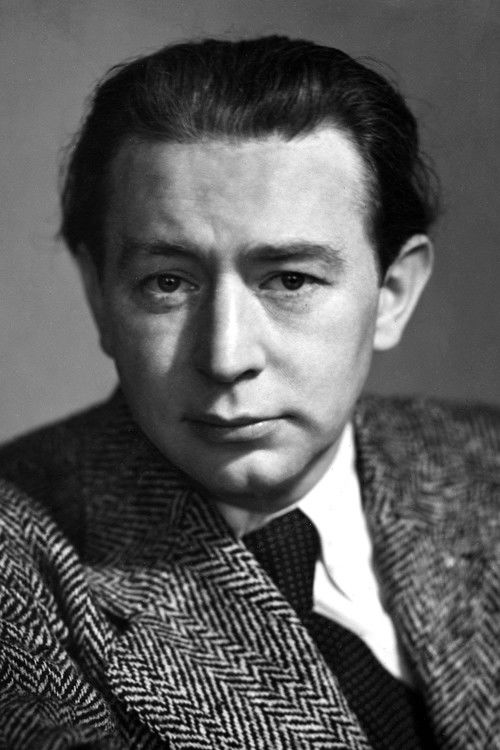 Walter Kiaulehn as Theatre Manager