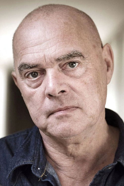 Flemming Pless as Præst