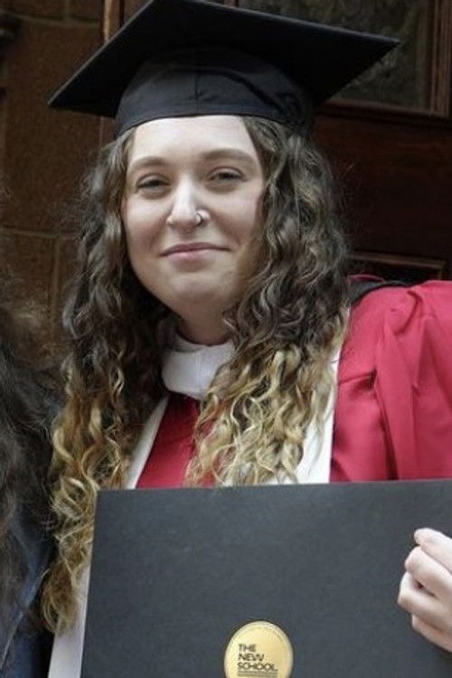 Carma Maenhout as Privileged Roommate