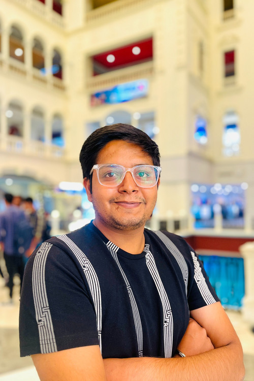 Umesh Kaushik as Navin