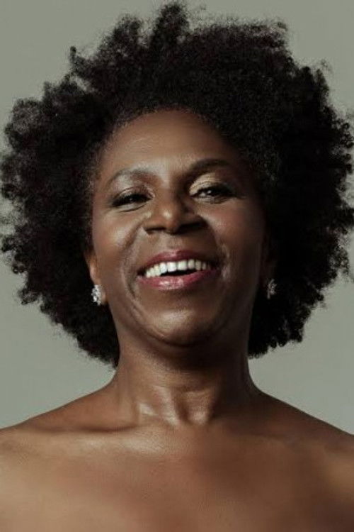 Ju Colombo as Roberto Carlos's Mother