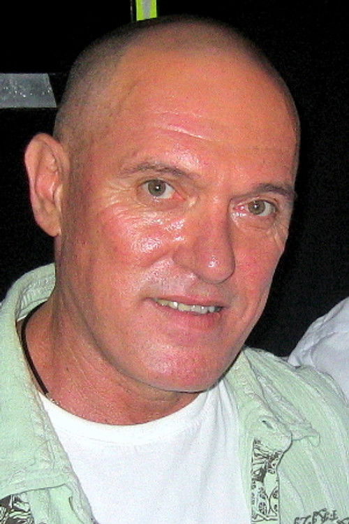 Shlomi Shabat as Shlomo