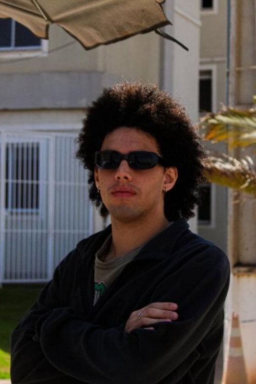 Lucas Aaron as Assistente 3