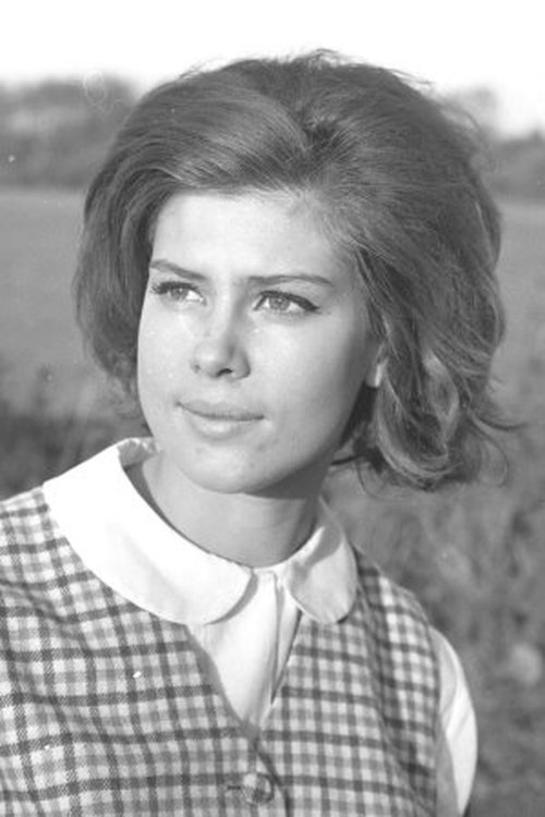 Sophie Agacinski as Julie