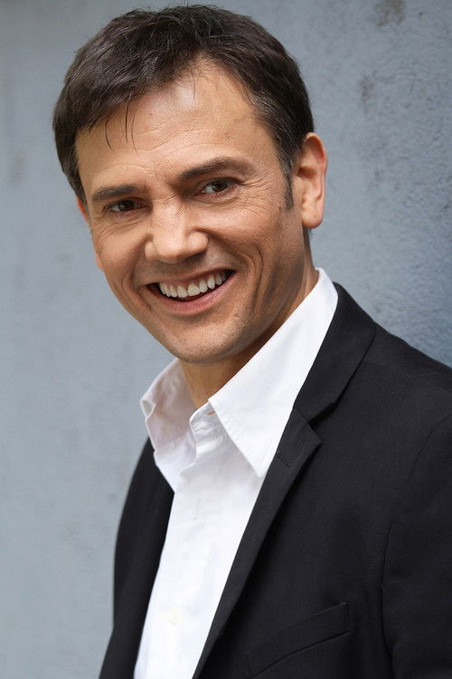 François Tavares as Narrator