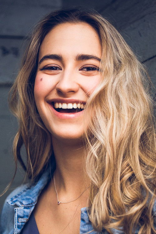 Éléonore Lagacé as Abigail Colin